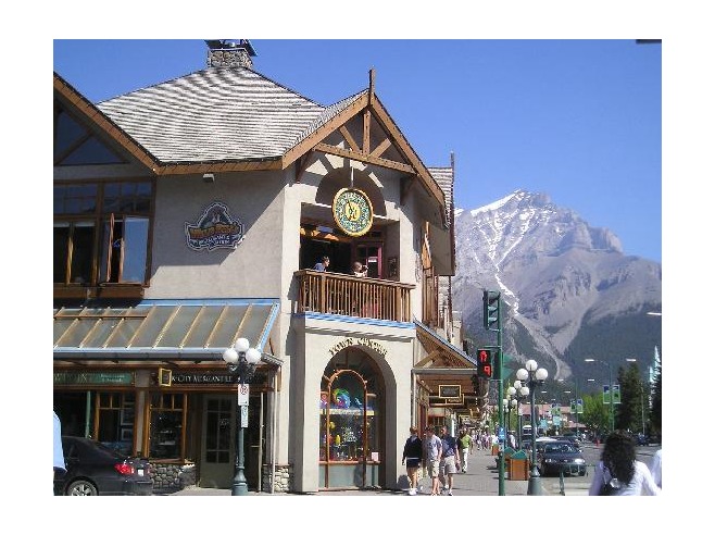 2163548-wild_bills_saloon_banff_banff