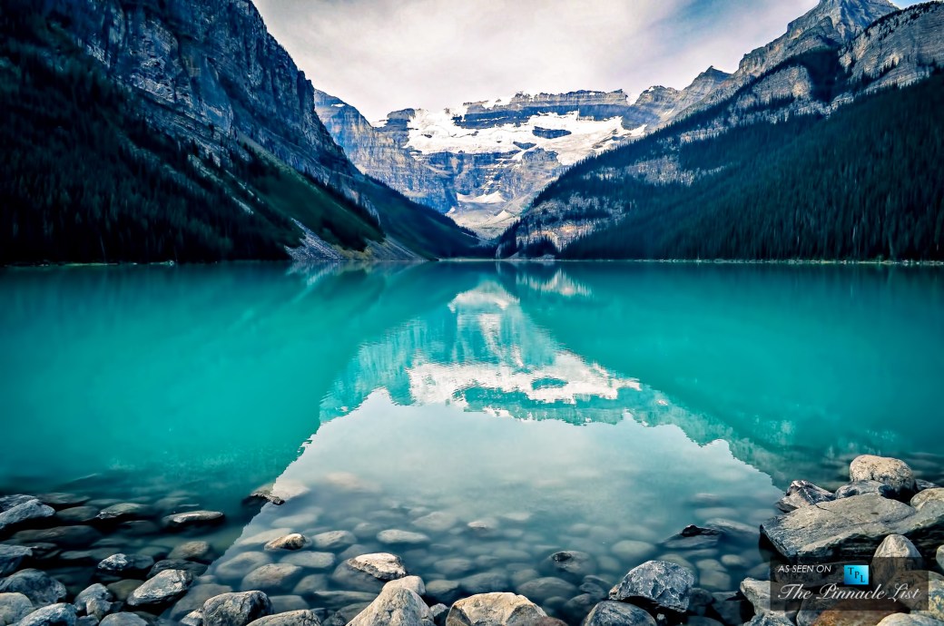 the-marvelous-crystal-blue-lake-louise-at-banff-national-park-in-alberta-canada